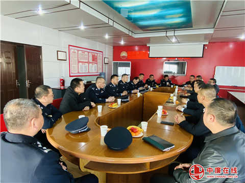 矿区派出所联合宝石花物业开展庆祝“中国人民警察节”警民恳谈会